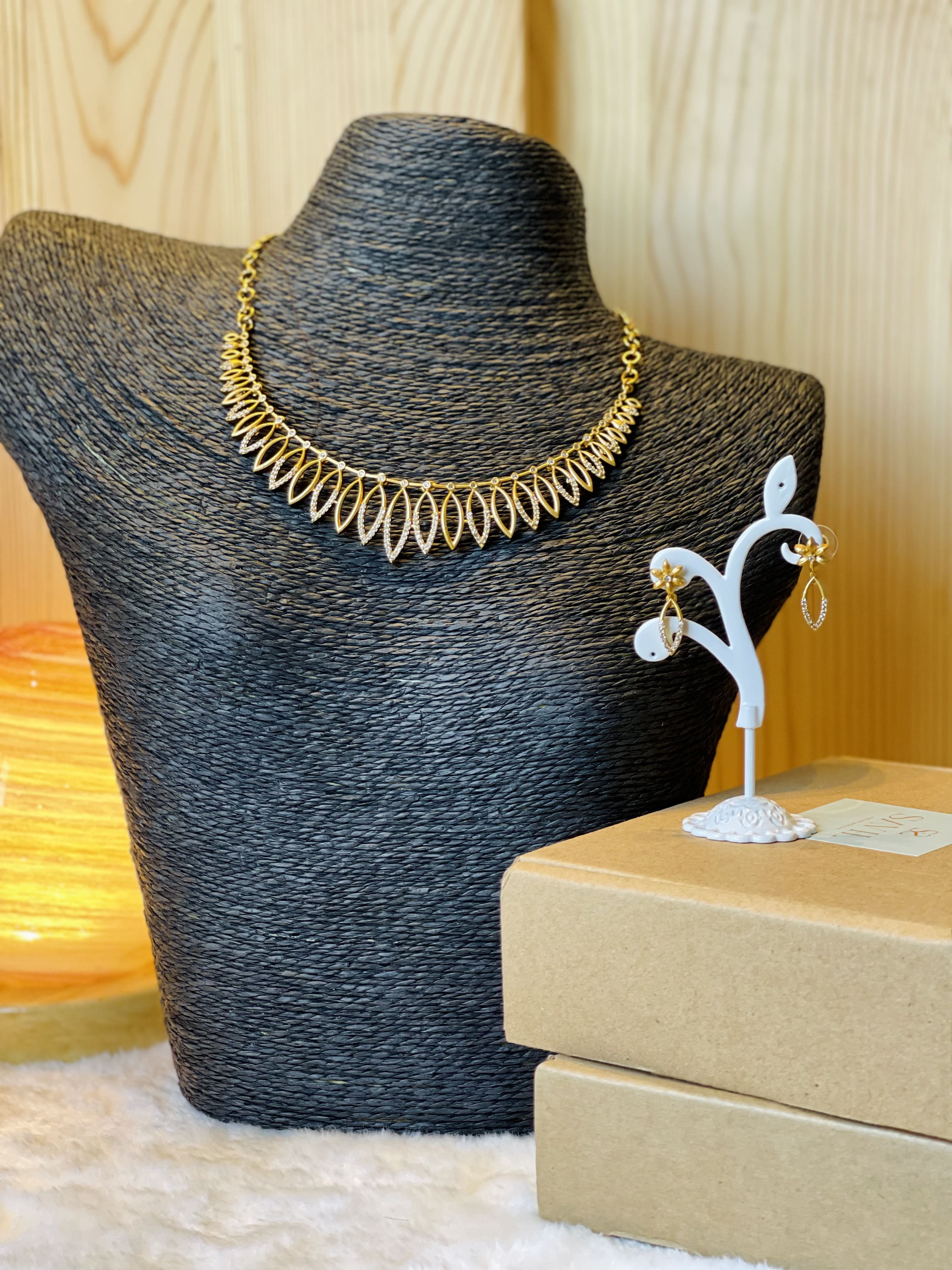 Parna Gold Leaf Necklace Set