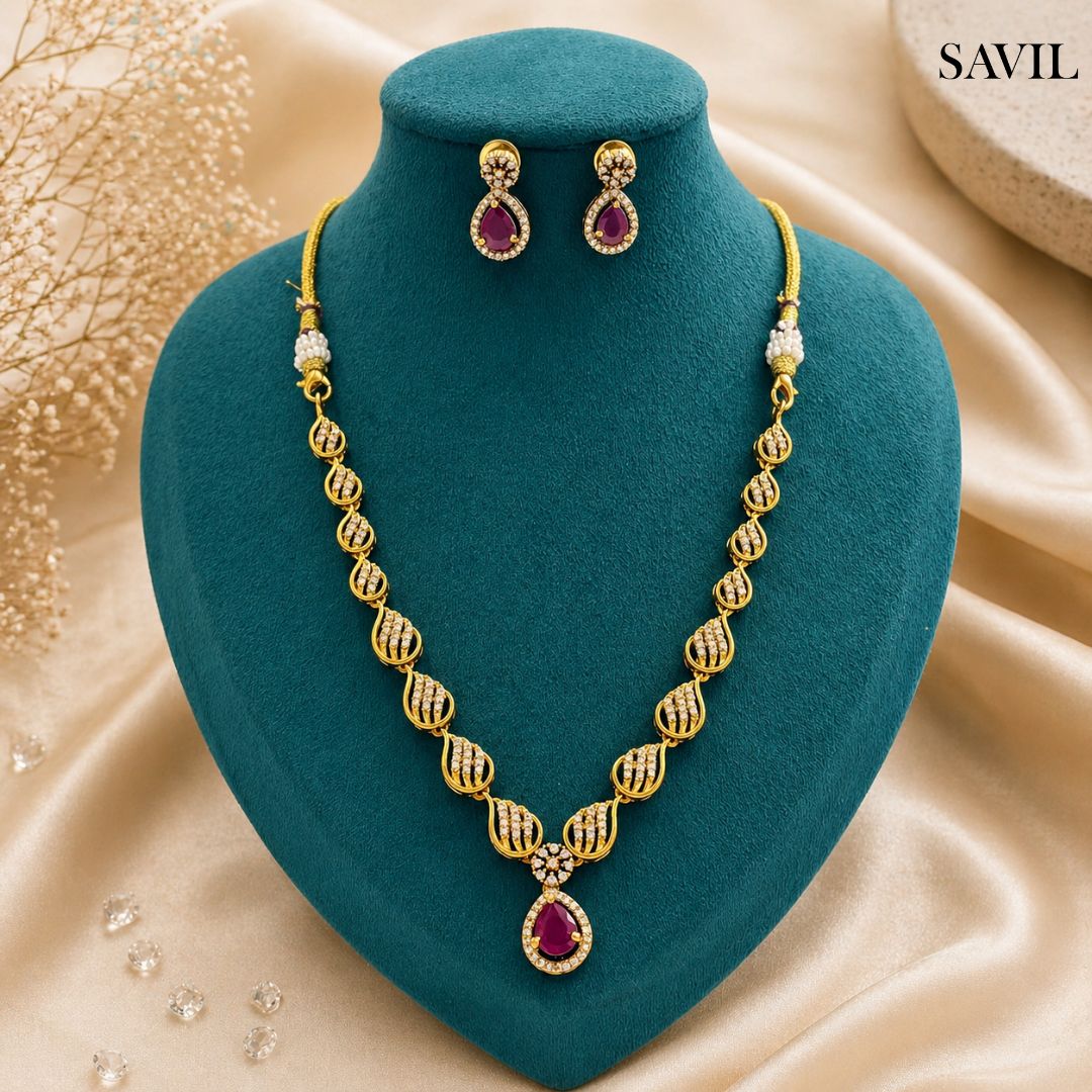Luna Rouge Necklace Set